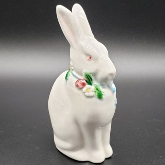 Haldon Group 1987 Hand Painted Porcelain White Blue Strawberry Bunny Figurine - Picture 9 of 13